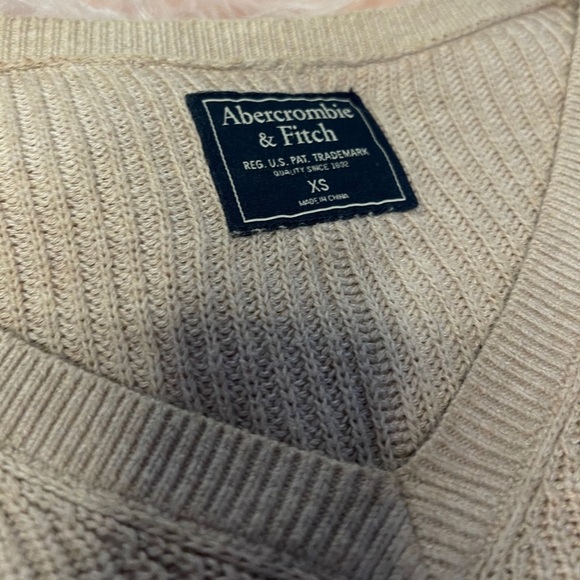 ABERCROMBIE & FITCH OVERSIZED V NECK SWEATER BEIGE - Picture 2 of 4